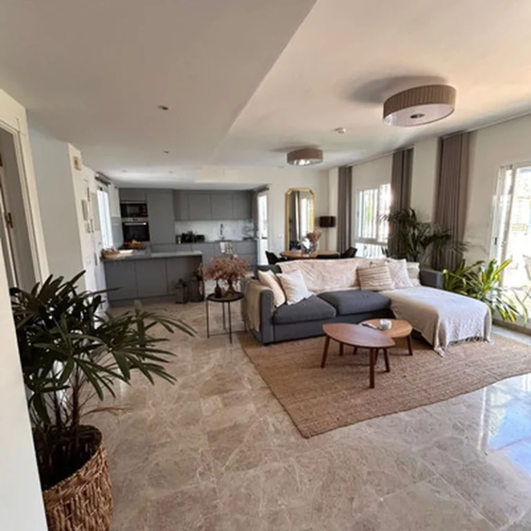 1-8feb9a13440344d11ba504bcb1dd499c