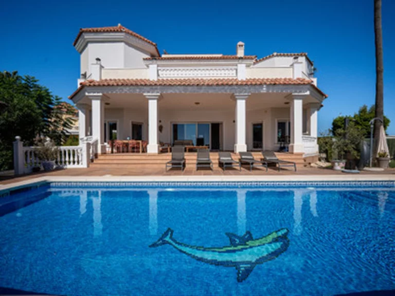 1-8feb9a13440344d11ba504bcb1dd499c