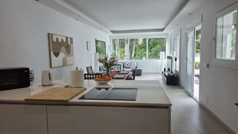 1-8feb9a13440344d11ba504bcb1dd499c