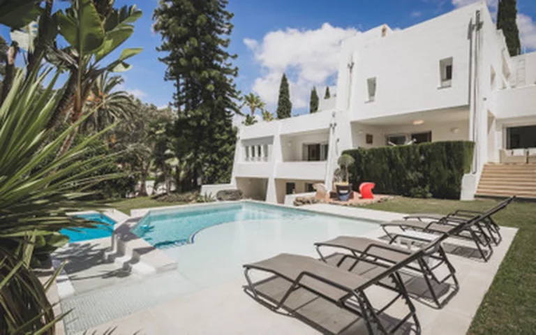 1-8feb9a13440344d11ba504bcb1dd499c