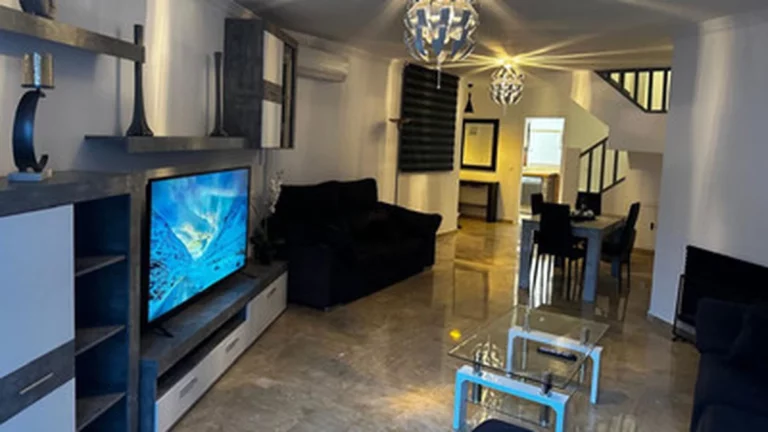 1-8feb9a13440344d11ba504bcb1dd499c