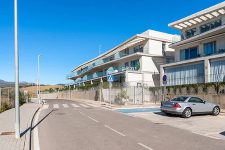 1-8feb9a13440344d11ba504bcb1dd499c