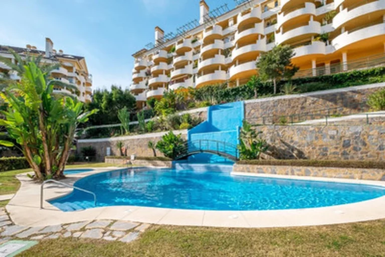 1-8feb9a13440344d11ba504bcb1dd499c