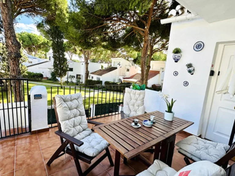 1-8feb9a13440344d11ba504bcb1dd499c