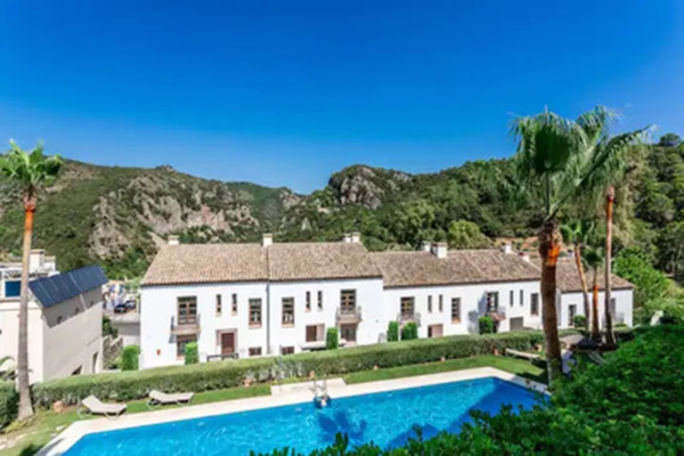 1-8feb9a13440344d11ba504bcb1dd499c