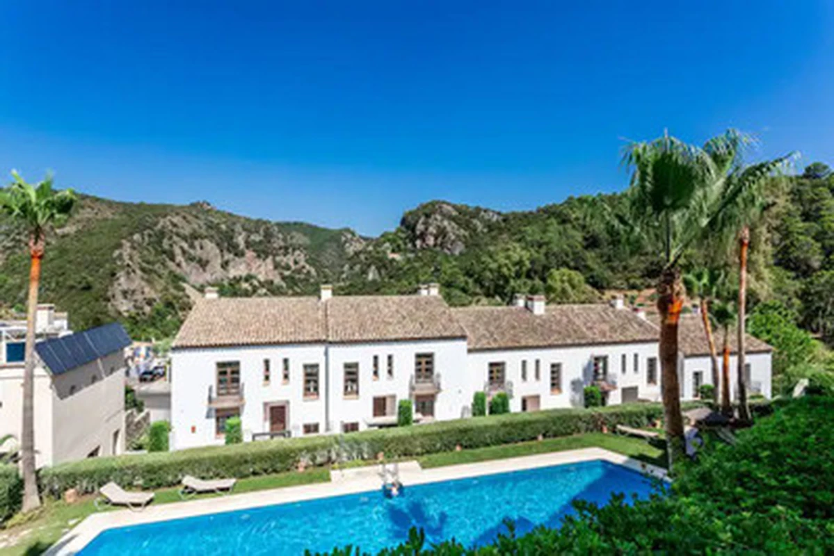 1-8feb9a13440344d11ba504bcb1dd499c