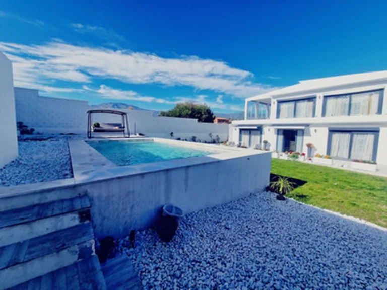 1-8feb9a13440344d11ba504bcb1dd499c