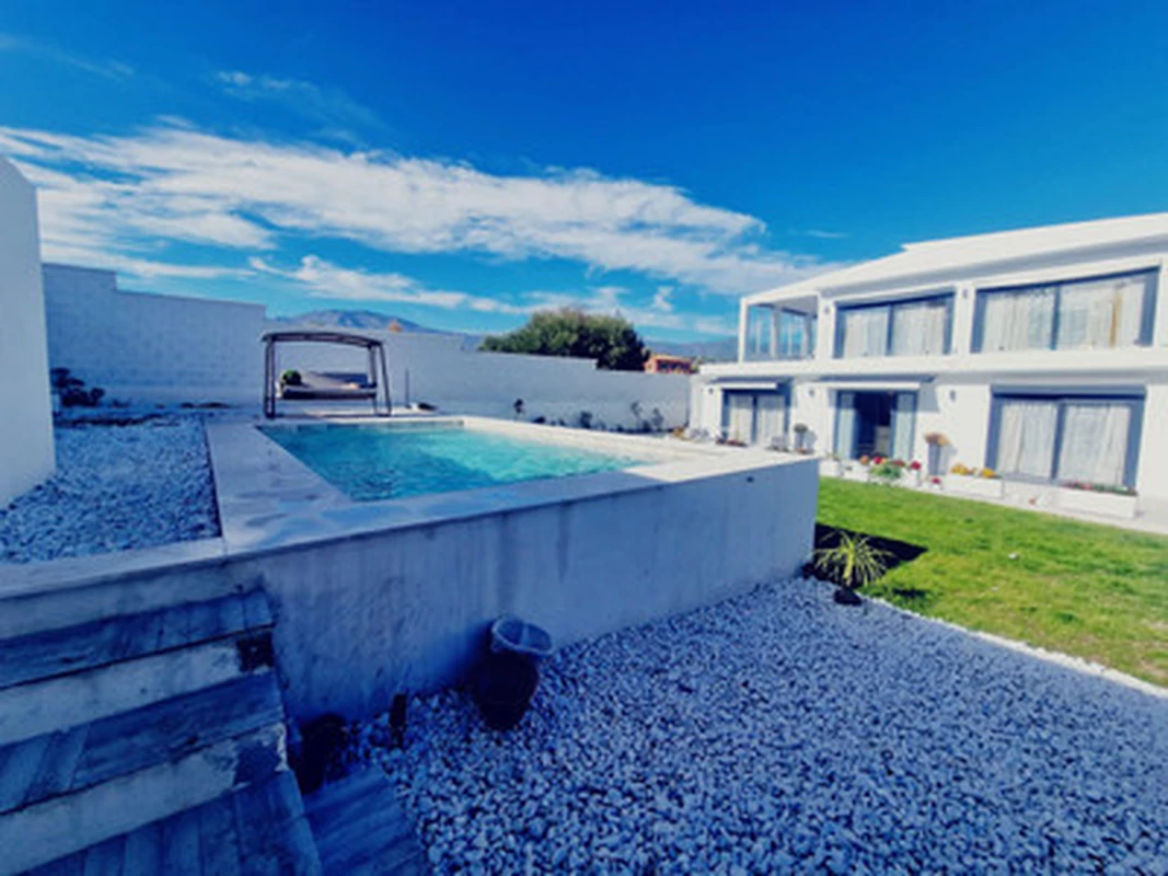 1-8feb9a13440344d11ba504bcb1dd499c