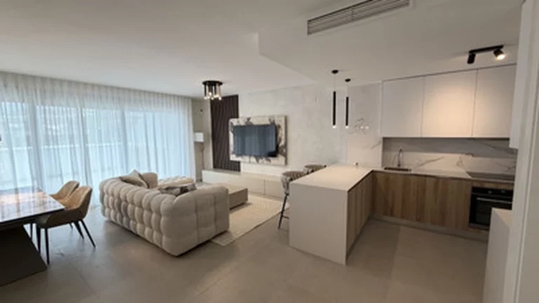 1-8feb9a13440344d11ba504bcb1dd499c