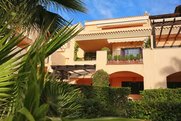 1-8feb9a13440344d11ba504bcb1dd499c