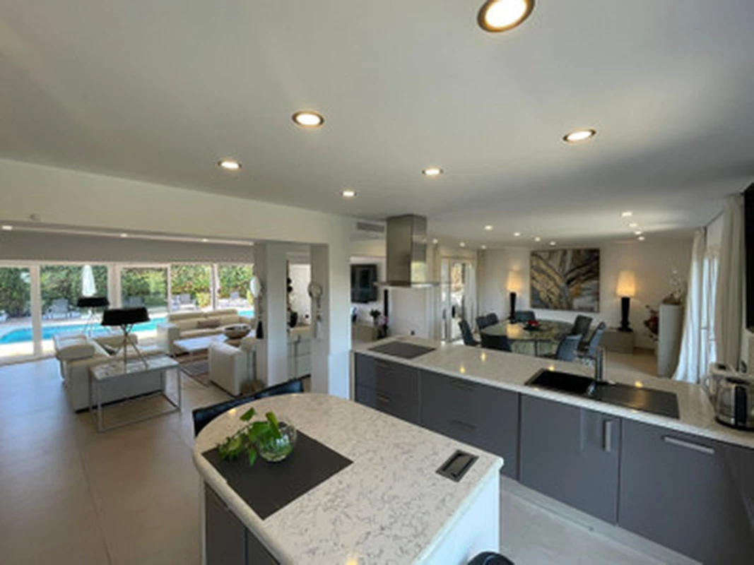 6-e4bb9164e32bf007e59e9c17370925b7