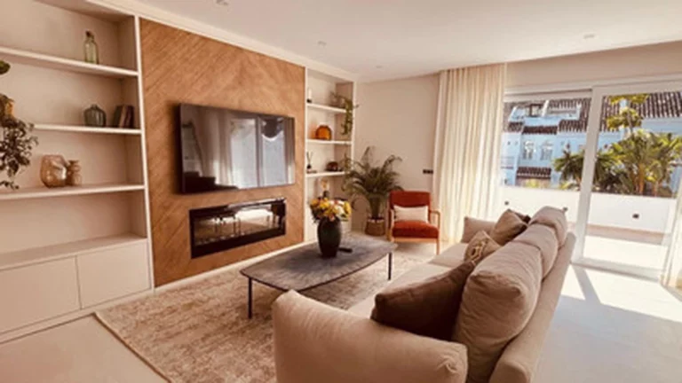 1-8feb9a13440344d11ba504bcb1dd499c