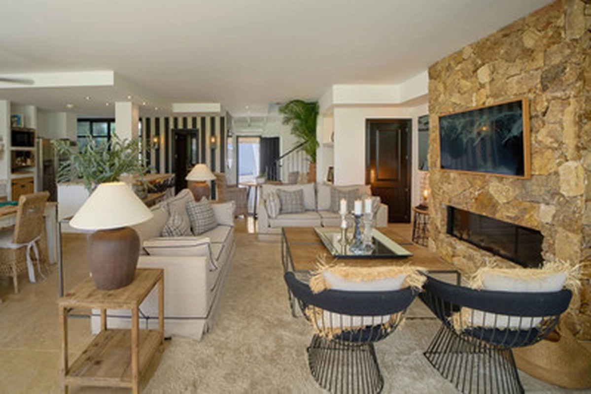 3-9044ff3015df52bb84e13bfc318443ab