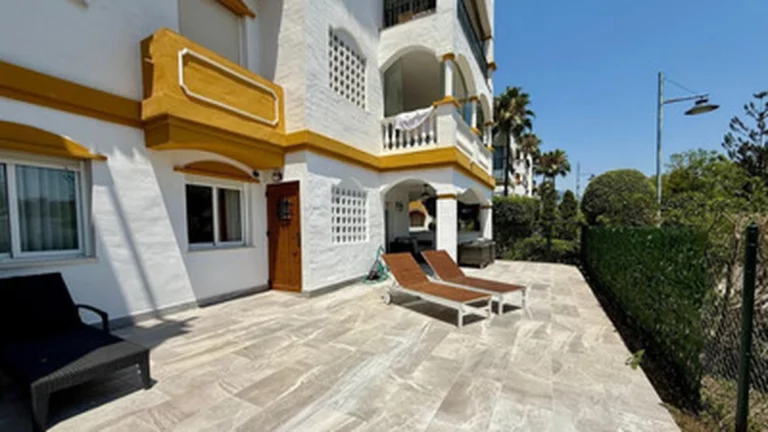 1-8feb9a13440344d11ba504bcb1dd499c