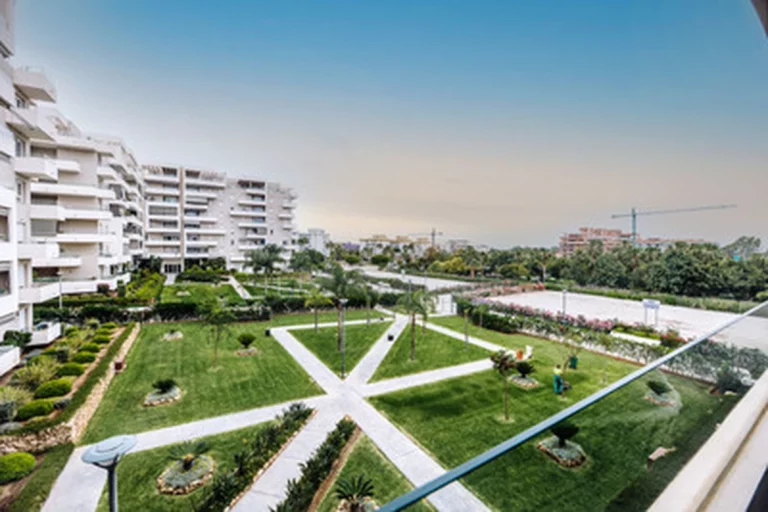 1-8feb9a13440344d11ba504bcb1dd499c