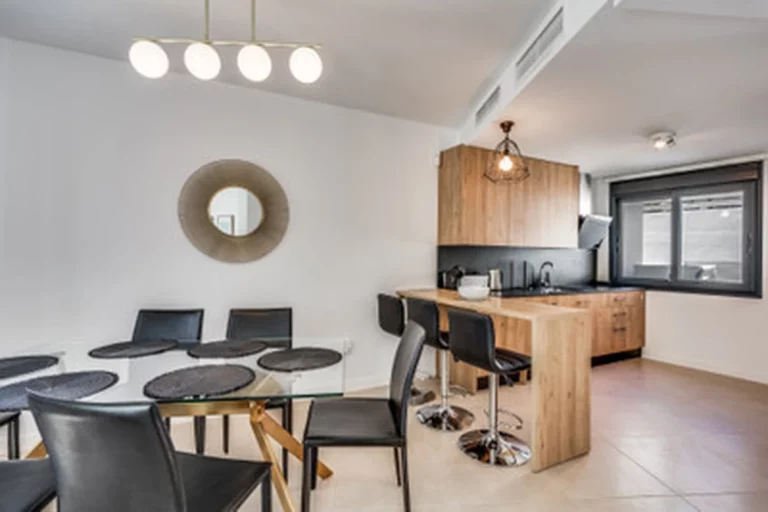 1-8feb9a13440344d11ba504bcb1dd499c