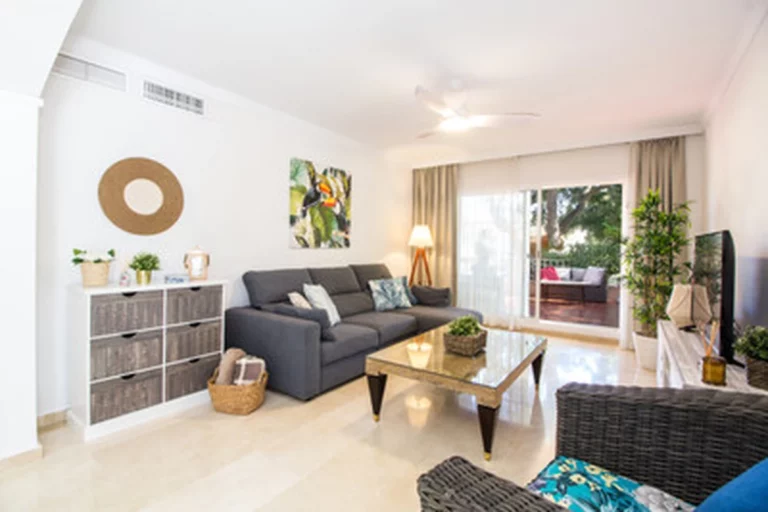 1-8feb9a13440344d11ba504bcb1dd499c