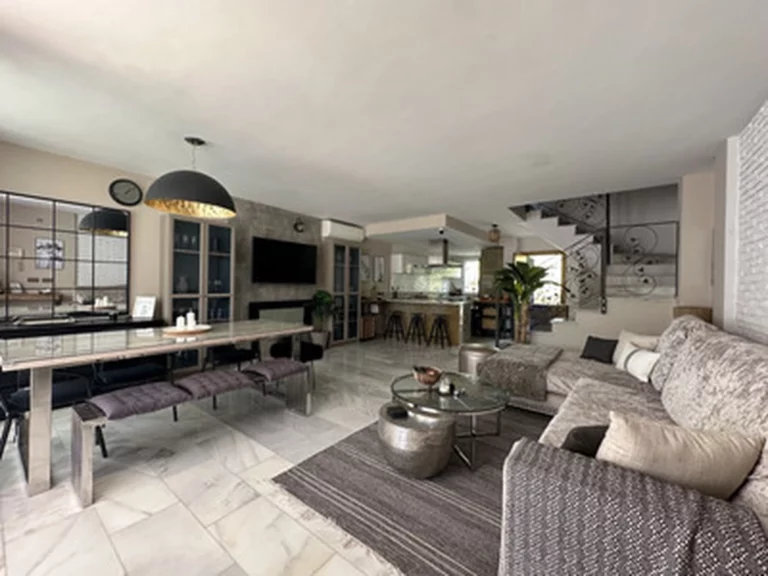 1-8feb9a13440344d11ba504bcb1dd499c