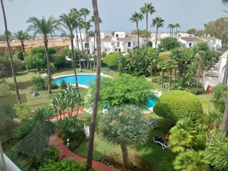 1-8feb9a13440344d11ba504bcb1dd499c