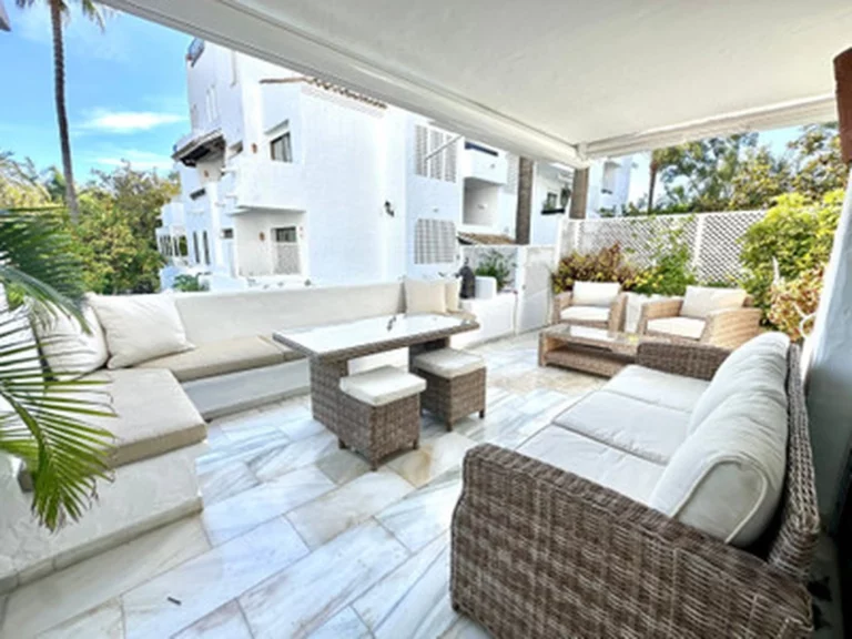 1-8feb9a13440344d11ba504bcb1dd499c