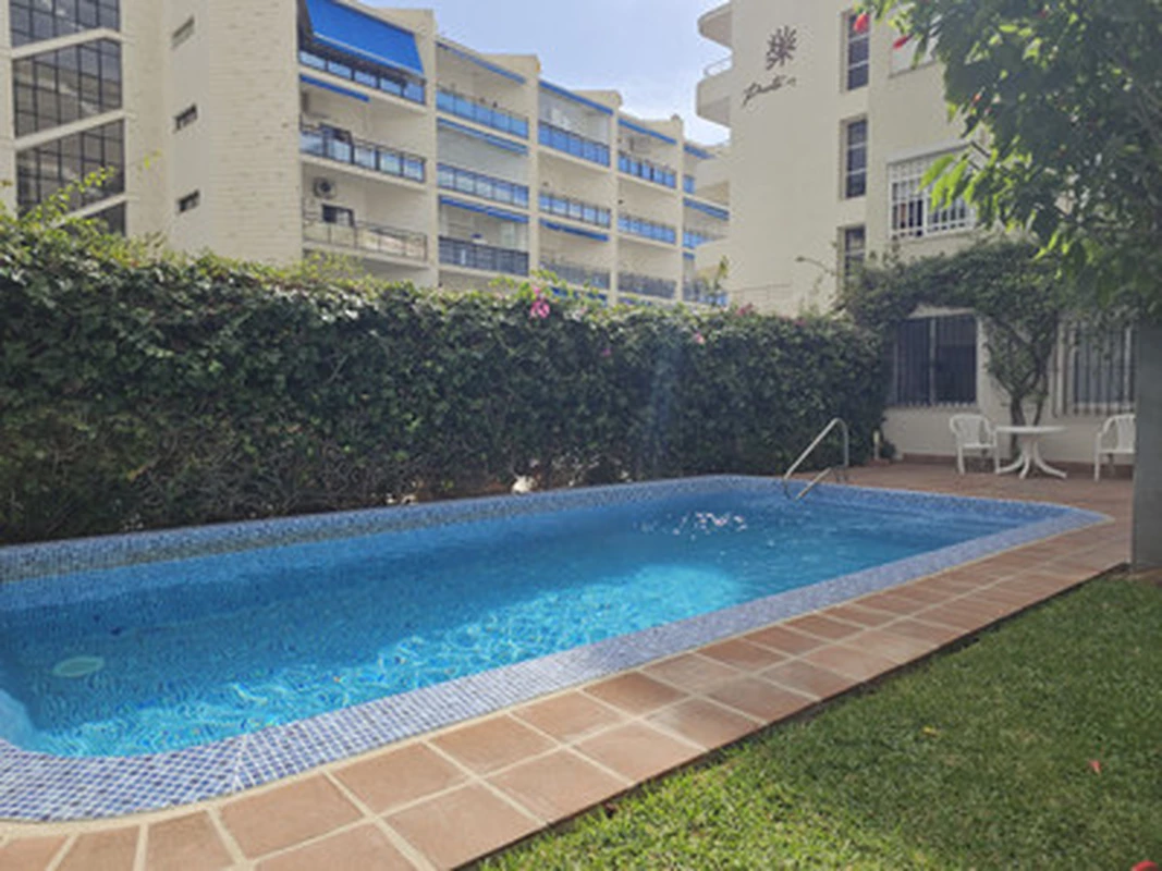1-8feb9a13440344d11ba504bcb1dd499c