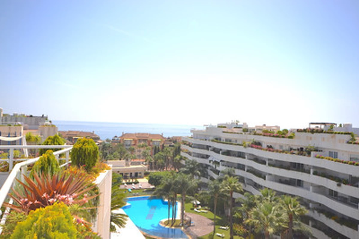 1-8feb9a13440344d11ba504bcb1dd499c