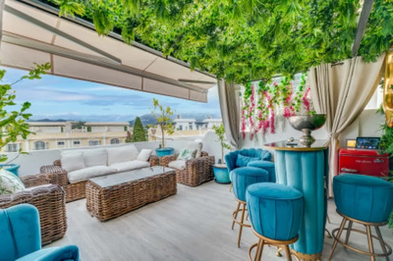 1-8feb9a13440344d11ba504bcb1dd499c