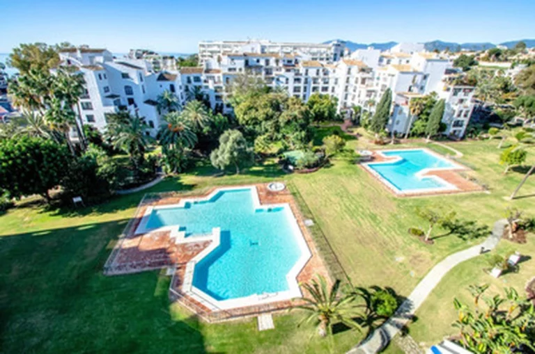 1-8feb9a13440344d11ba504bcb1dd499c