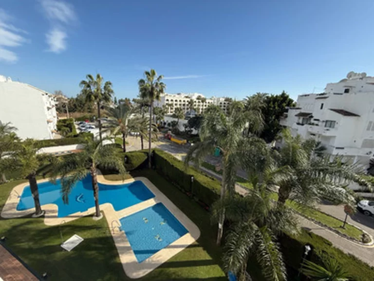1-8feb9a13440344d11ba504bcb1dd499c