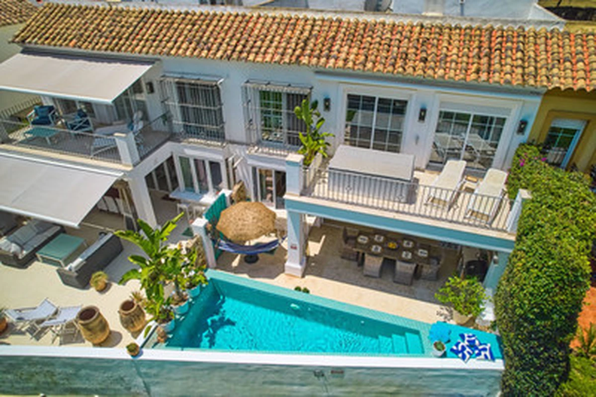 1-8feb9a13440344d11ba504bcb1dd499c