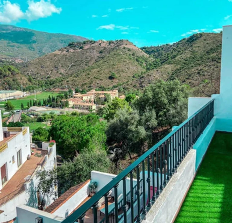 1-8feb9a13440344d11ba504bcb1dd499c