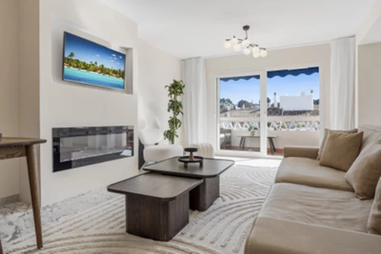 1-8feb9a13440344d11ba504bcb1dd499c