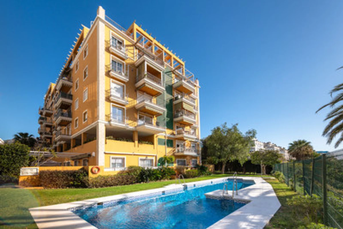 1-8feb9a13440344d11ba504bcb1dd499c