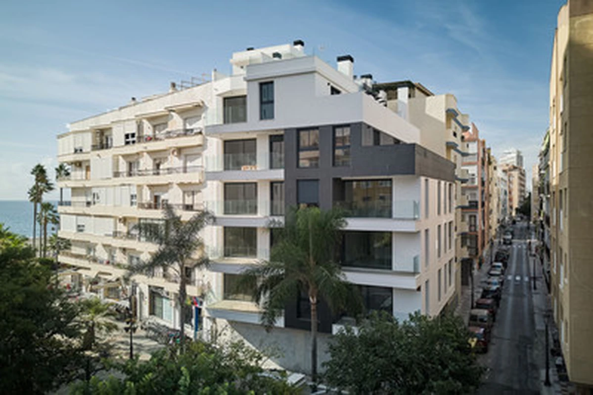1-8feb9a13440344d11ba504bcb1dd499c