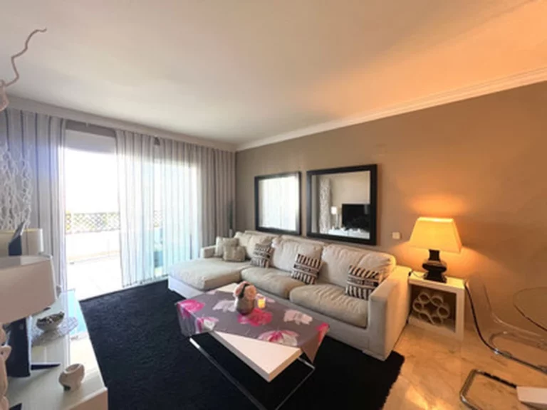 1-8feb9a13440344d11ba504bcb1dd499c