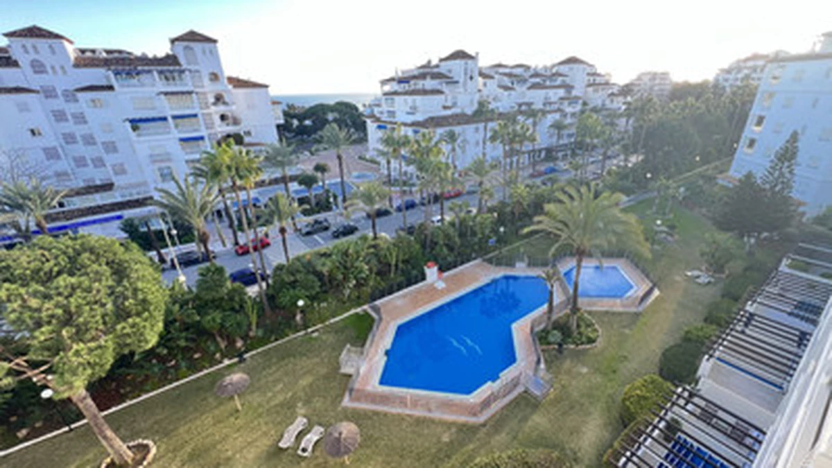 1-8feb9a13440344d11ba504bcb1dd499c