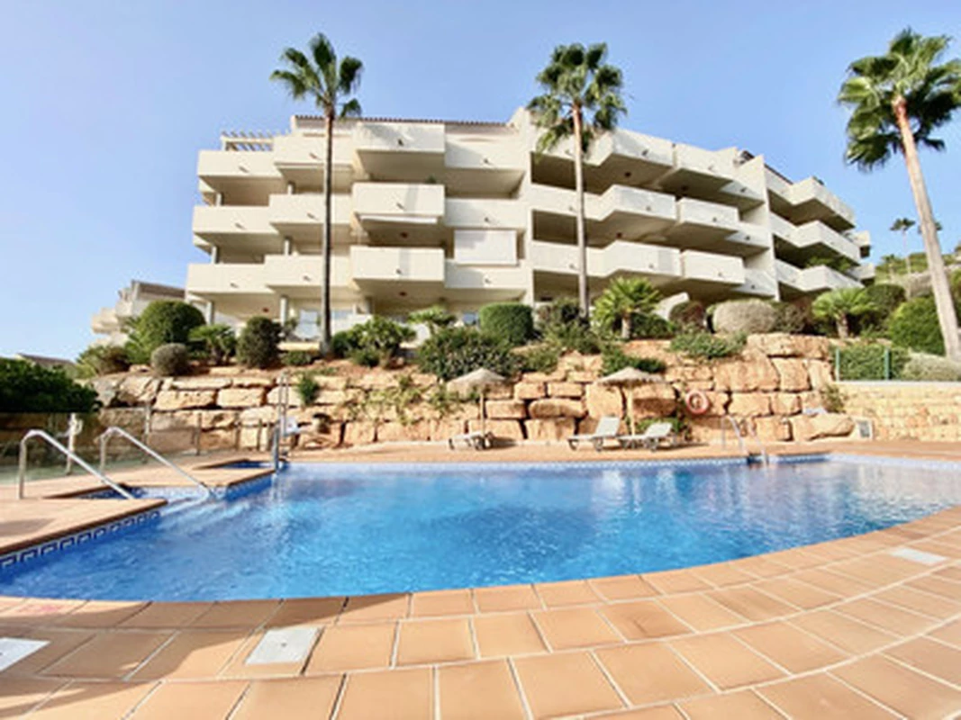 1-8feb9a13440344d11ba504bcb1dd499c