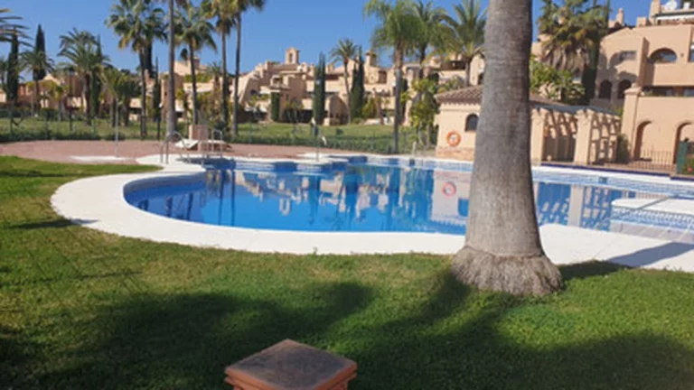 1-8feb9a13440344d11ba504bcb1dd499c