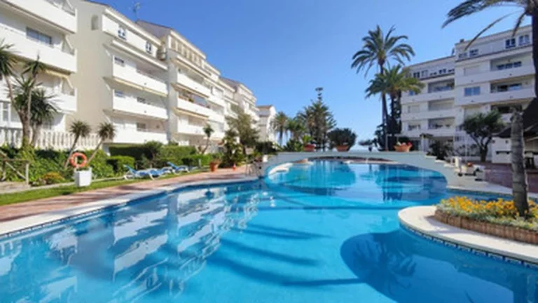 1-8feb9a13440344d11ba504bcb1dd499c