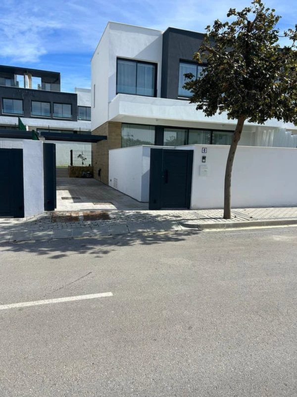 1-8feb9a13440344d11ba504bcb1dd499c