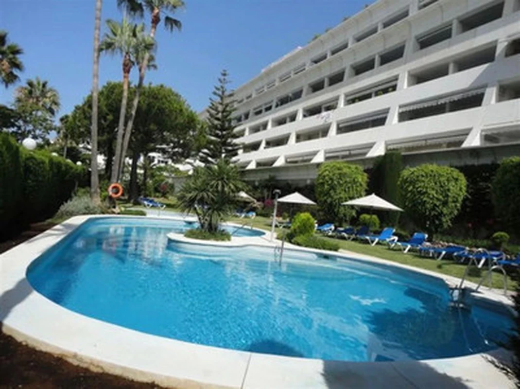 1-8feb9a13440344d11ba504bcb1dd499c